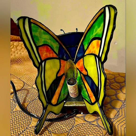 BNIB Stained Glass Butterfly Lamp ๐ฆ - Picture 3 of 7